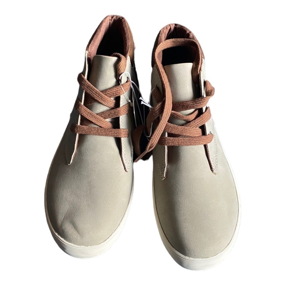Boy High Top Tan Leather Booties Size 6 in Excellent Use Condition